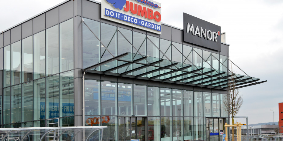 Jumbo on the ground floor, Manor on the first floor.
