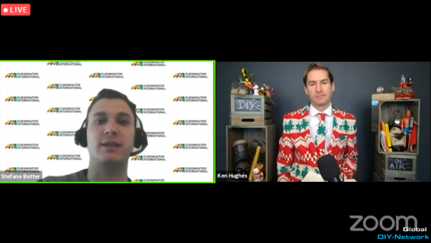 Stefano Botter from Euromonitor International (l.) was interviewed by Ken Hughes (who was very proud of his festive outfit).