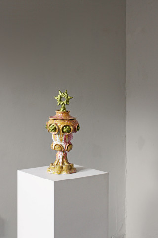 When artificial intelligence and craftsmanship meet on equal terms, hybrid works are created that combine codes and tradition, as in this piece. When artificial intelligence and craftsmanship meet on equal terms, hybrid works are created that combine codes and tradition, as in this piece.