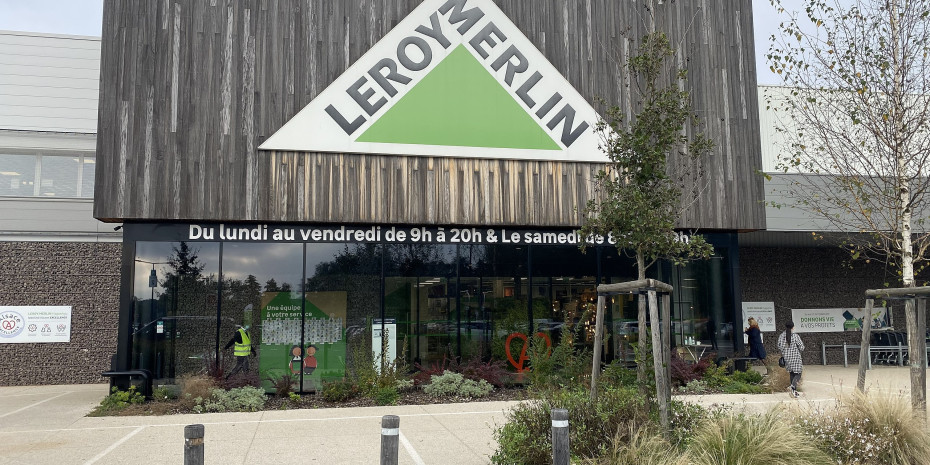Leroy Merlin is Europe's largest DIY store operator and one of the top 5 operators worldwide. In the picture, the entrance portal of a market in Hagenau, Alsace.