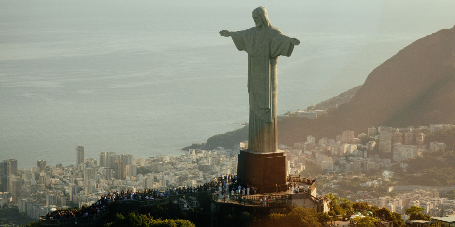 Rio de Janeiro is the second largest city in Brazil after São Paulo. An estimated 13.5 million people live in the region. With around 214 million inhabitants, Brazil is the seventh largest country in the world and the fifth largest in terms of area.