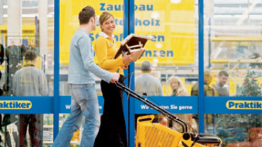 Praktiker reduces deficit