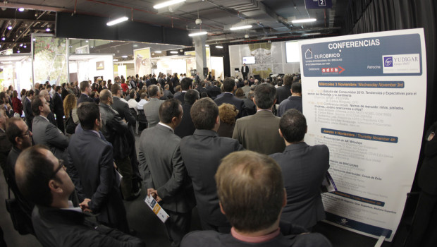 Presentations and conferences are part and parcel of the information on offer at Eurobrico.