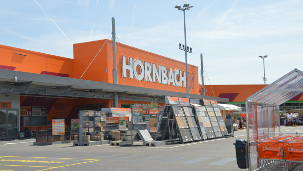 Overall, the Hornbach DIY stores made sales of EUR 3.4993 bn in the first three quarters of fiscal 2019/2020.