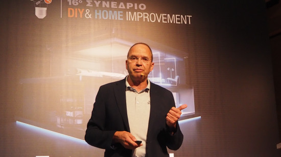 Tom Dujardin from Deduco reported on the use of robots in retail. 