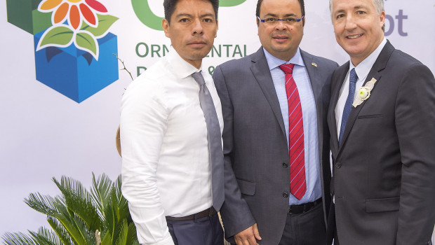 Oscar Jiménez León, CEO Jardines de México, Enrique Arias Velazco, President OPF, and  und Oliver P. Kuhrt CEO Messe Essen (from the left) have agreed a cooperation for he new plant fair.