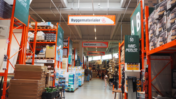 The assortment of home improvement stores typically has a high share of products with a low stock turnover rate.
