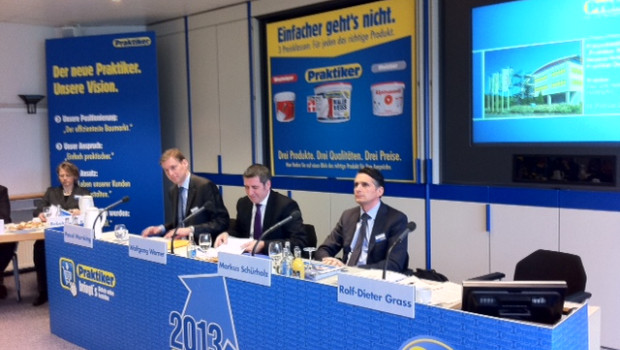 Praktiker’s board outlines the group’s reorientation at a press conference.