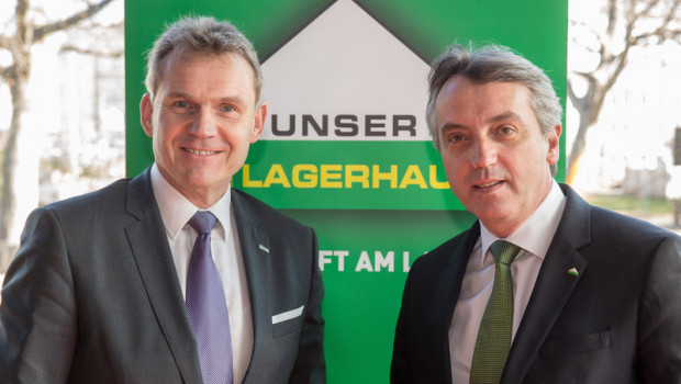 Stefan Mayerhofer (l.), director at the board of RWA, und Thomas Marx, general manager at AFS which operates the Lagerhaus stores, presented the figures of the fiscal year 2016.