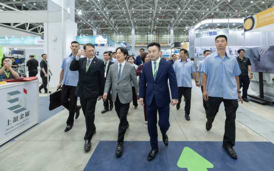 Taiwan President Lai Ching-te (center) attended TiTE x IHT for the second consecutive year, touring the show floor accompanied by event co-organizers Alan Hsieh (left), Chairman of the Taiwan Hand Tool Manufacturers' Association, and Andrew Liu (right), General Manager of Lanza International Co., Ltd. Taiwan President Lai Ching-te (center) attended TiTE x IHT for the second consecutive year, touring the show floor accompanied by event co-organizers Alan Hsieh (left), Chairman of the Taiwan Hand Tool Manufacturers' Association, and Andrew Liu (right), General Manager of Lanza International Co., Ltd.