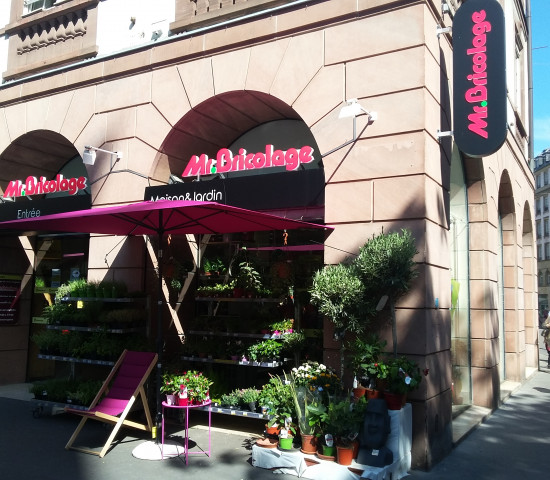 A small store format is part of Mr. Bricolages network in France.
A small store format is part of Mr. Bricolages network in France.