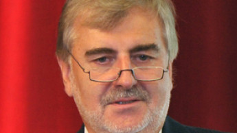 Zeus makes management changes