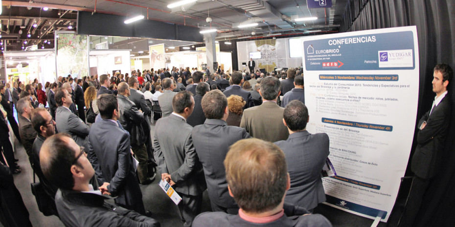 Presentations and conferences are part and parcel of the information on offer at Eurobrico.
