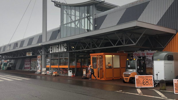 Hornbach for example has set up Click & Collect counters in front of its stores.