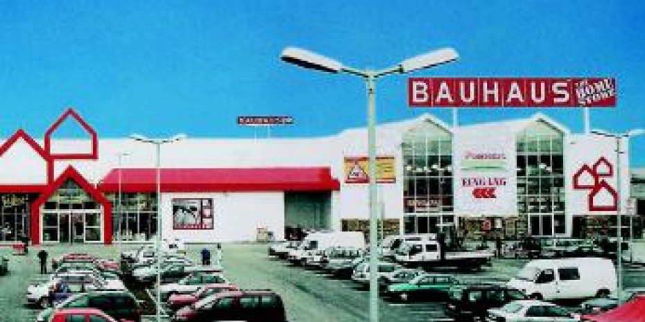 The fassade of the Bauhaus store in Obelaaer Straße, Vienna.
