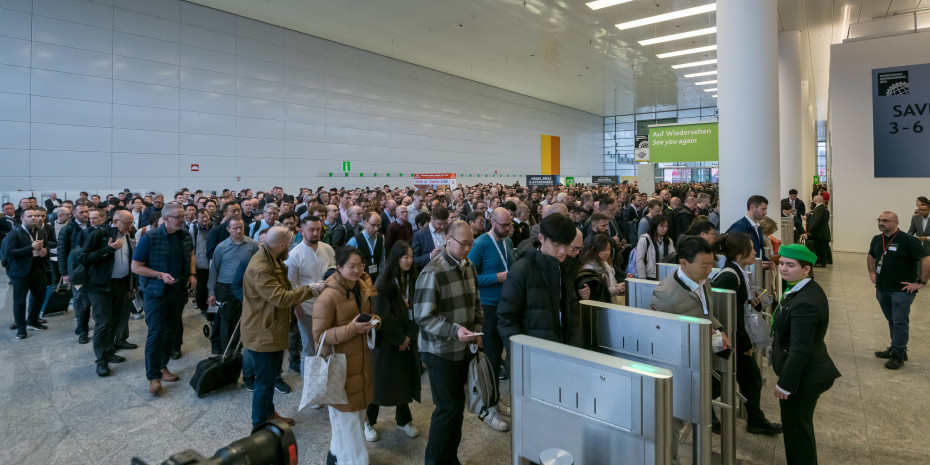 Large crowds – despite the rail strike. 