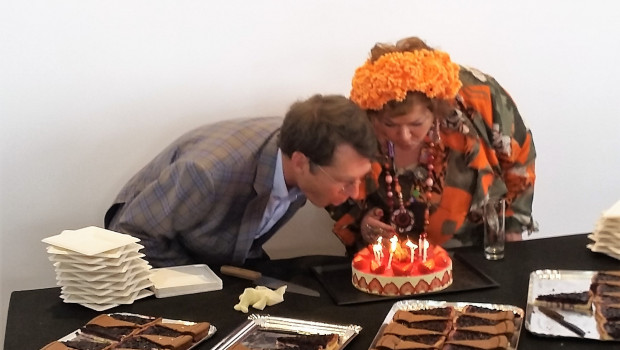 Franco-German cooperation: Marie-José Nicol cut the birthday cake together with Reinhard Wolf.