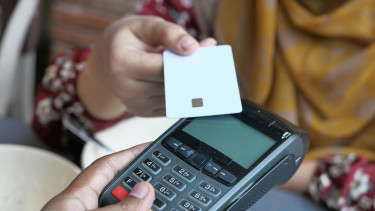 Share of EU retail spending declines