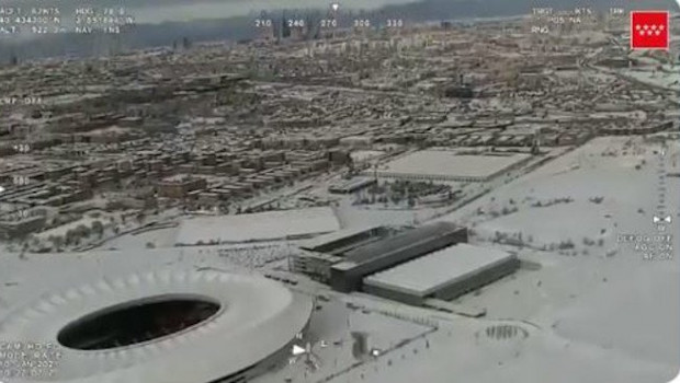 The fire brigade in Madrid has published images taken from their helicopter which show the extent to which the capital has been snowed in.