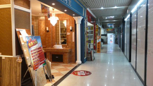 Tiling dominates the flooring department in this specialist store in Shanghai.