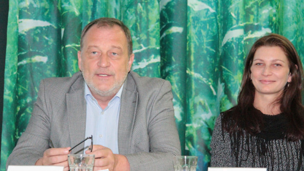 The CEO of Bellaflora, Alois Wichtl and Isabella Hollerer, head of sustainable development, presented the plans to exit the peat business. 