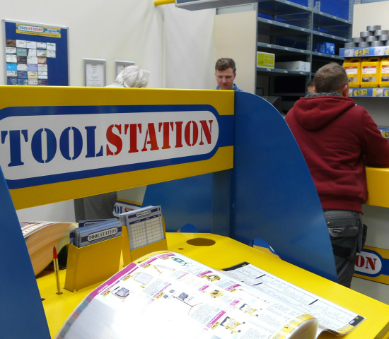Special Toolstation counters for professionals are integrated into Wickes stores.
Special Toolstation counters for professionals are integrated into Wickes stores.