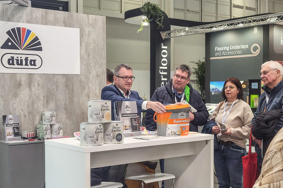 Trade fair visitors find out about paint from the Meffert brand Düfa.