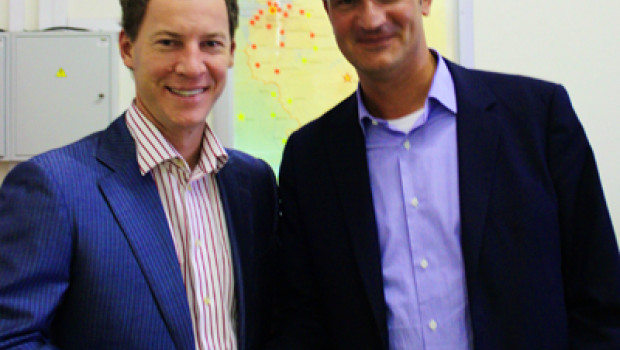 The contract is signed by Evgeny A. Lebedev, chairman of Metrika’s board of directors (left) and Jeroen Lauwers, secretary general of Bricoalliance.