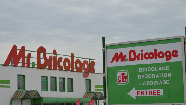 Currently 322 stores are operated under the Mr. Bricolage brand.
