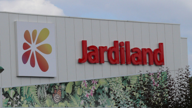 Jardiland has been sold to a private equity firm. 
