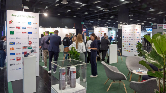 The HHG stand forms the centerpiece of the DIY Boulevard. The HHG stand forms the centerpiece of the DIY Boulevard.