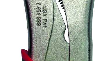 Easy release locking pliers 