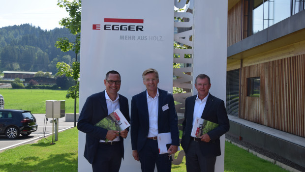 Very satisfied with business developments at Egger, from left: Dr Thomas Leissing (Finances/Administration/Logistics, Group Management speaker), Ulrich Bühler (Marketing/Sales) and Walter Schiegl (Production/Technology).