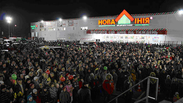 The opening of Nova Linia’s new outlet in Sevastopol took place at night.