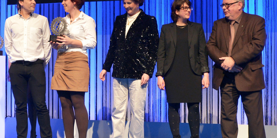 Mikel Goyarrola and Siv Bermeosolo, members of Izar’s management team and happy recipients of the 2014 Eisen CSR award, with Koelnmesse boss Katharina Hamma, Jana Stange (BHB) and jury member Dr Joachim Bengelsdorf (Dähne Verlag) (from left).