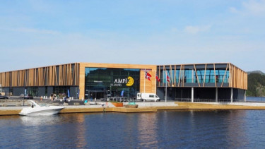 Clas Ohlson store with parking spaces for boats