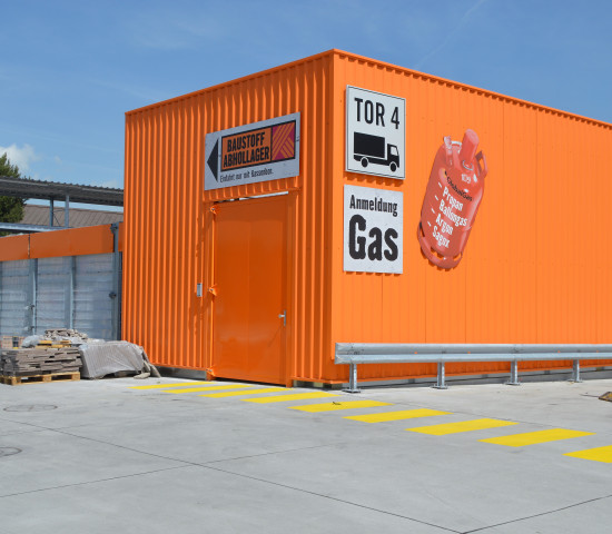 The new Hornbach store doesn't offer a drive-in, but a materials supply warehouse instead.