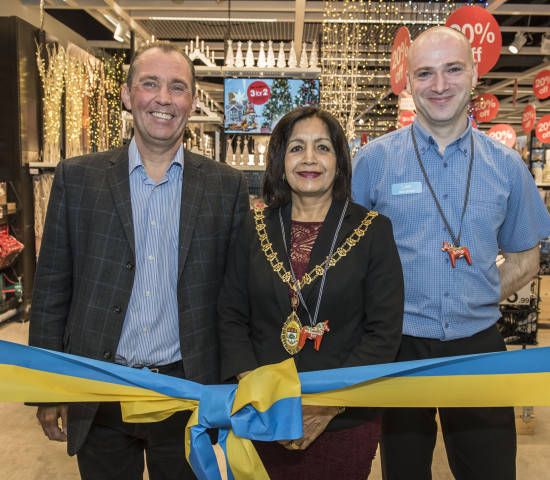 Mark Gregory, Country Manager Clas Ohlson UK, Councillor Harbhajan Kaur Dheer, Mayor of Ealing, Lee Hodds, Store Manager Clas Ohlson Ealing.
