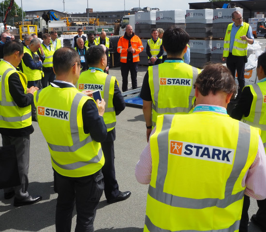 Yellow high-visibility vests were compulsory for the visitor groups on Stark's retail area covering over 20 000 m².