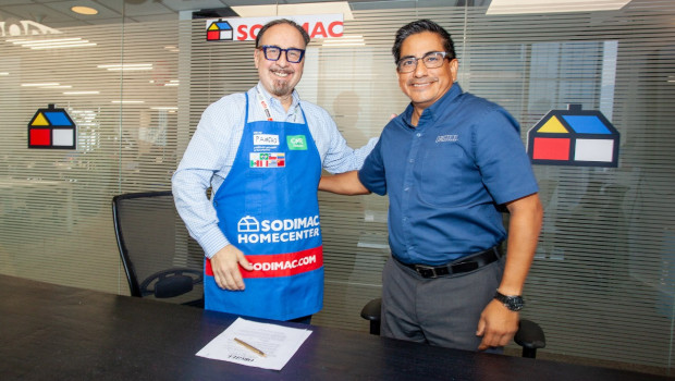 Francisco Feraud, Vice President of International Sales at Orgill, and Francisco Torres, Sodimac's Commercial and Markteting Corporate Vice President, signed the joint agreement on 7 May 2025 in Santiago, Chile.