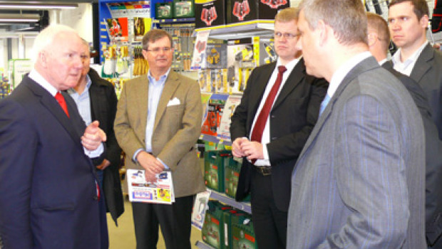 General Secretary John Herbert (left) headed a store tour that enabled participants at the association’s meeting to gain an insight into the Belgian DIY market.