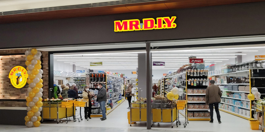 Mr. DIY's first store in Europe is located in a shopping centre in the Spanish city of Talavera de la Reina.