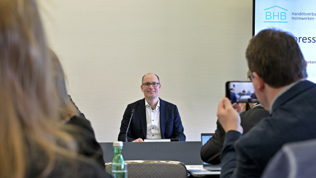 Peter Abraham, spokesperson for the BHB Executive Board, presented the industry figures at the press conference. Peter Abraham, spokesperson for the BHB Executive Board, presented the industry figures at the press conference.
