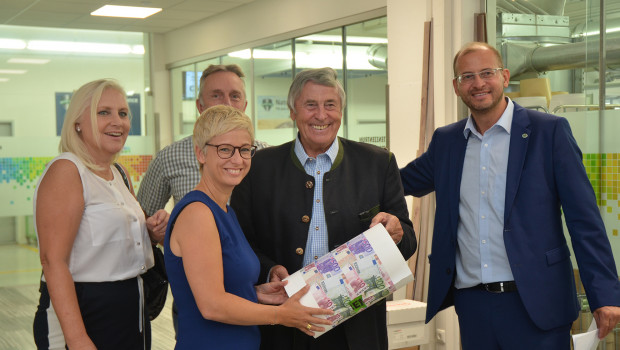 In the picture (from left): Dr Angelika Winzig, Doris Hummer, Johannes Wolfesberger, Franz Neuhofer sen. and Franz Neuhofer.