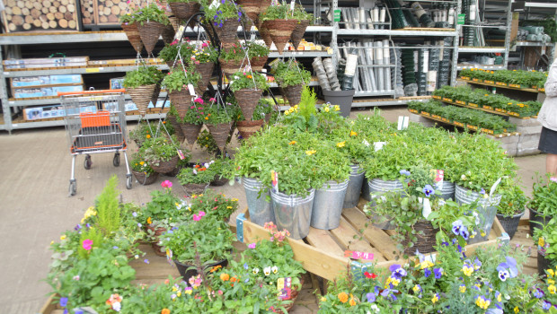 In 2017, sales in the European garden segment range shrank by 0.1 per cent. In 2017, sales in the European garden segment range shrank by 0.1 per cent.
