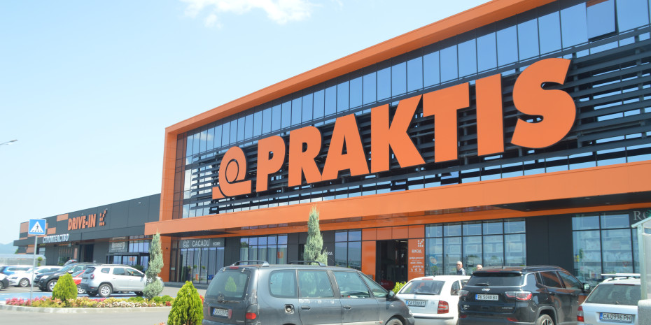 The new Praktis location with drive-in and garden center also houses the headquarters of the Bulgarian chain. The new Praktis location with drive-in and garden center also houses the headquarters of the Bulgarian chain.
