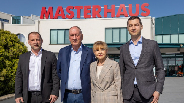 Masterhaus is a family-run business: alongside founder Pavel Boshnakov (second from left) and his wife Marina, their two sons, Viktor (right) and Martin (left), also work for the company. Masterhaus is a family-run business: alongside founder Pavel Boshnakov (second from left) and his wife Marina, their two sons, Viktor (right) and Martin (left), also work for the company.
