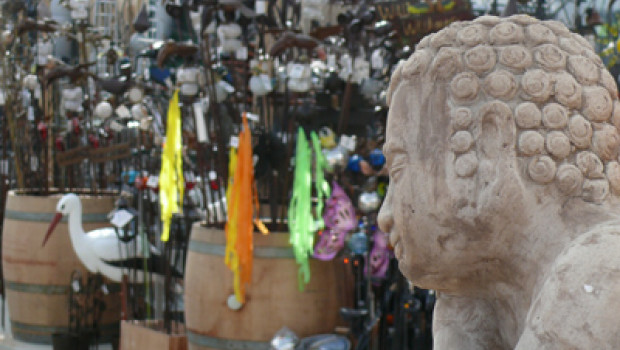This season was not at all good for garden décor.
