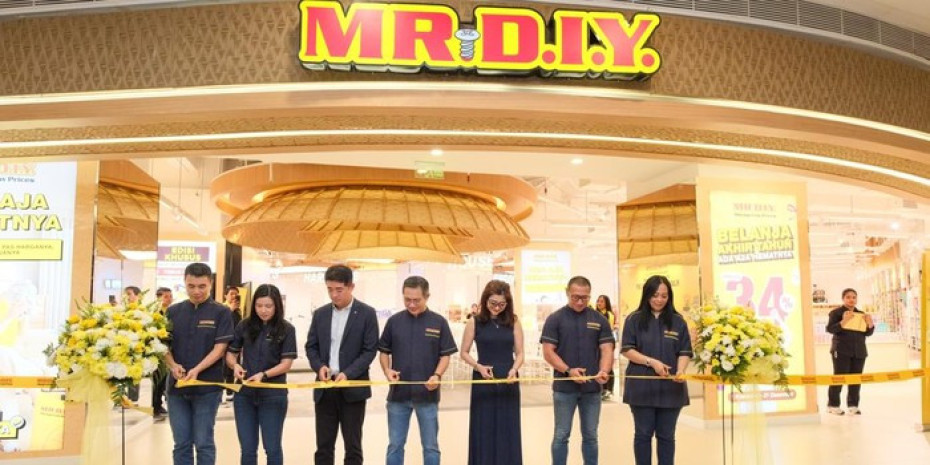Mr. DIY opened its first flagship store in Indonesia on 22 November 2024 at the Lotte Mall Jakarta. The new store features ornaments, wood carvings, and other accents made from rattan.