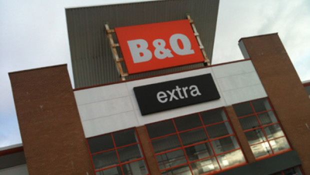 B&Q has announced the loss of 220 jobs at its headquarters in Eastleigh.